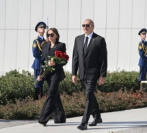 <i><b>Prezident və birinci xanım Zəfər parkında -<font color=red> FOTOLAR</b></i></font>